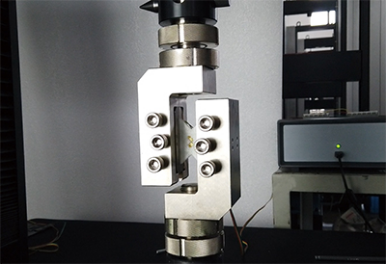 Depth analytical material V-notch track shear test method