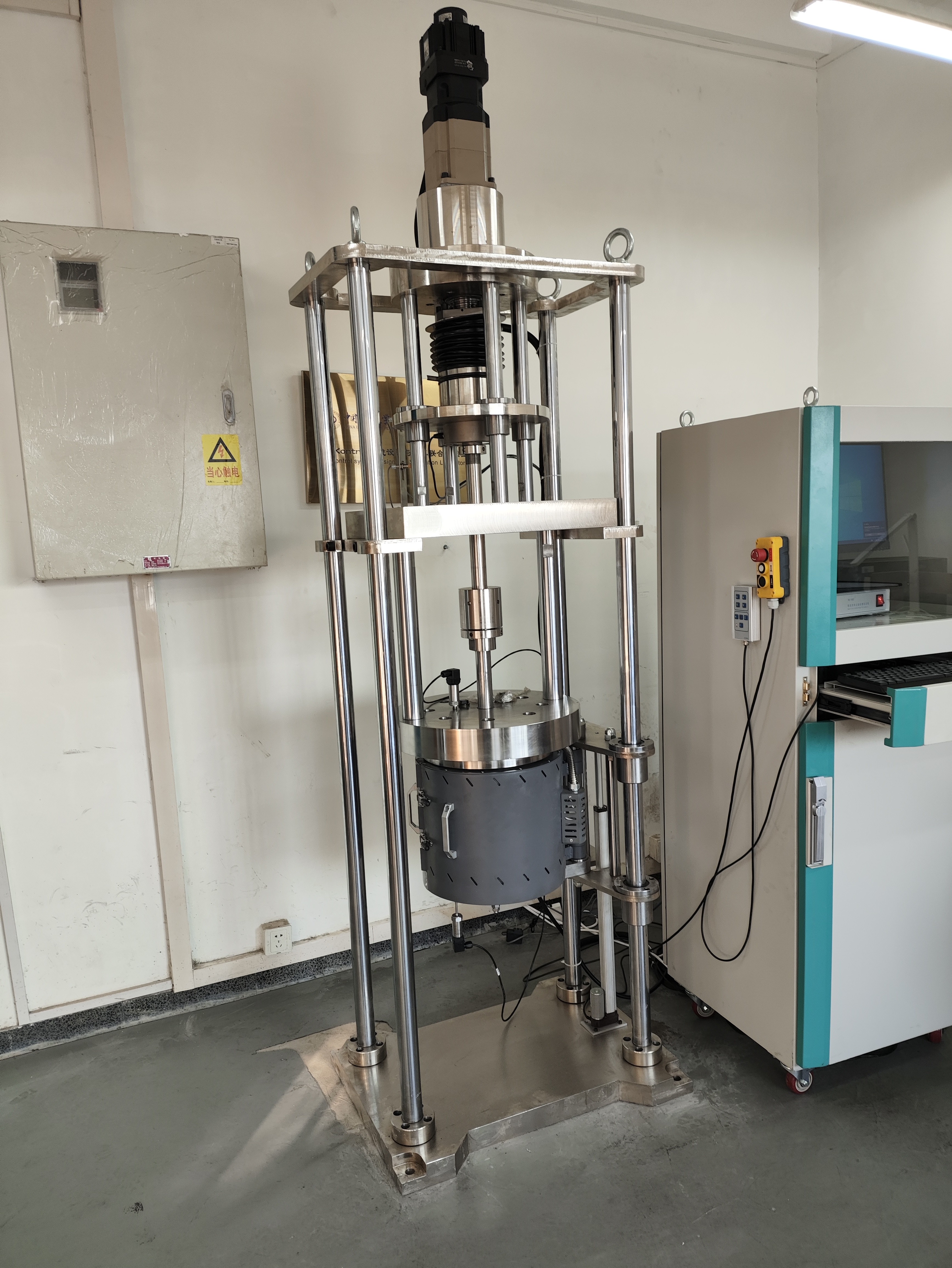 Constant load corrosion bending testing machine